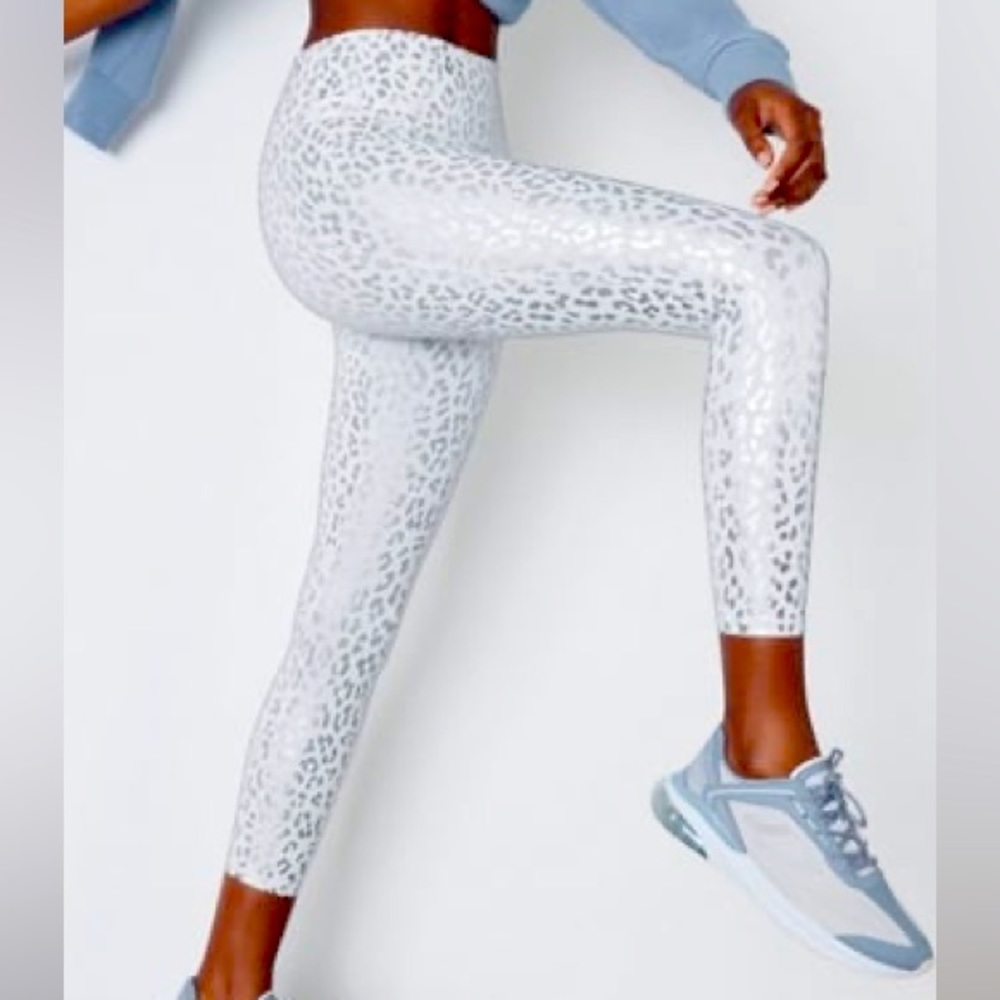 Fabletics Define Powerhold High Waisted 7/8 Legging in Foil Stealth size Small